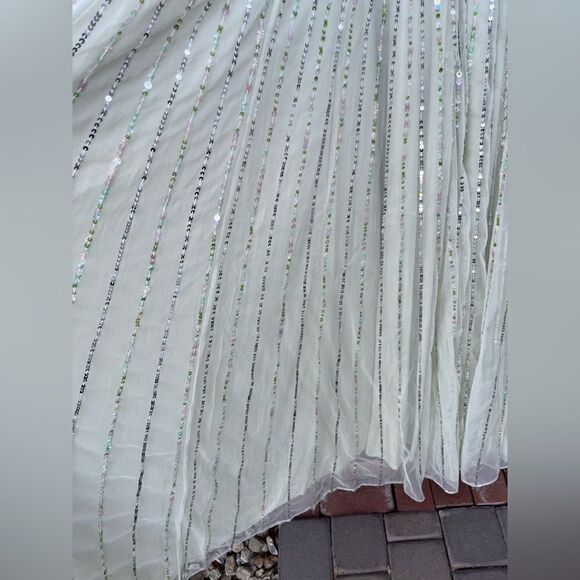 Mac Duggal Sequined Illusion Plunge Neck Formal Gown Mint Size 4 NWT 10700 - Picture 5 of 7